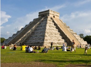 Caminando entre piramides